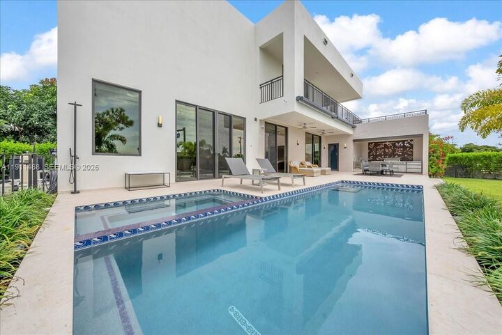 Property Photo:  10 Cushing Lane  FL 34145 