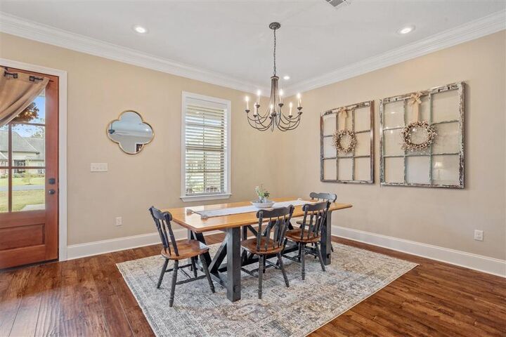 Property Photo:  2717 E Robinwood Drive E  LA 70611 