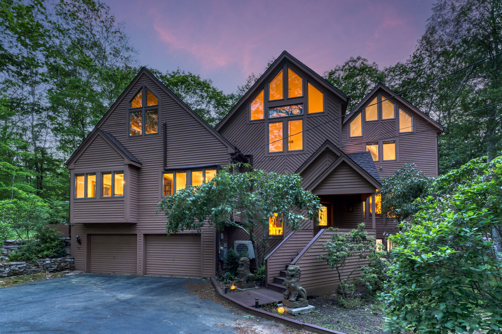 Property Photo:  522 Peddlers Road  CT 06437 