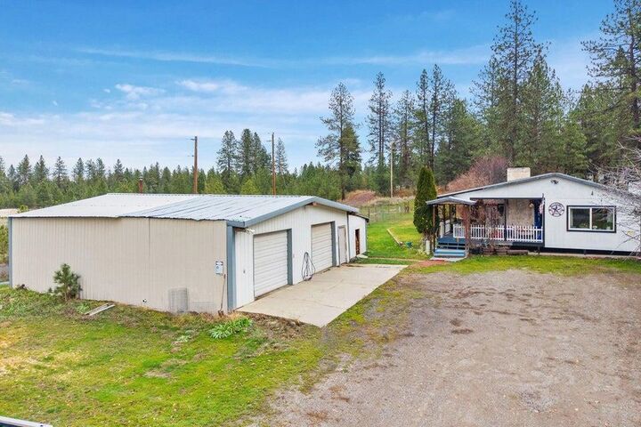 Property Photo:  21018 N Austin Rd  WA 99005 