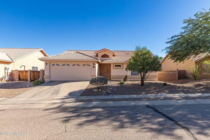 Property Photo: 865 S Smokey Mountains Road AZ 85748