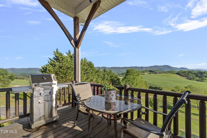 Property Photo:  3706 Salem Rd  TN 37843 