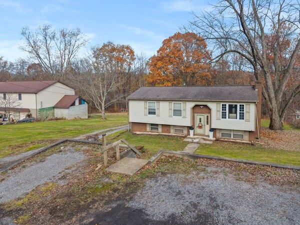 Property Photo: 890 Grandview Rd PA 16117