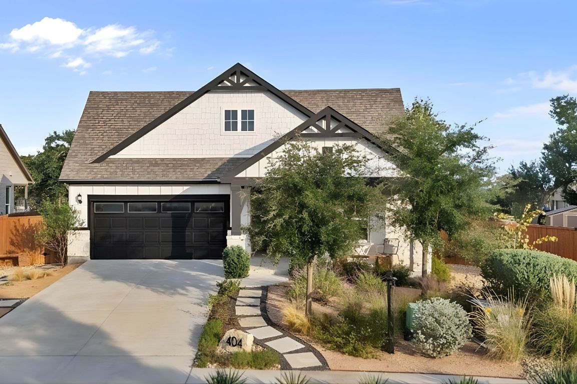 Property Photo:  404 Climbing Rock Loop  TX 78620 