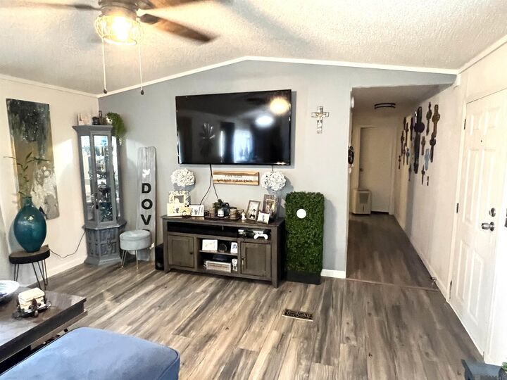 Property Photo: 11710 Parkland Dr LA 70767