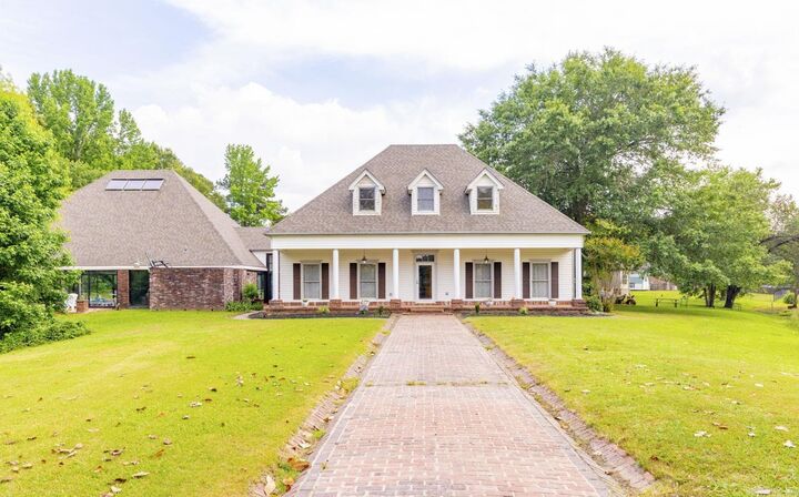Property Photo: 21718 Peach Tree Lane AR 72065