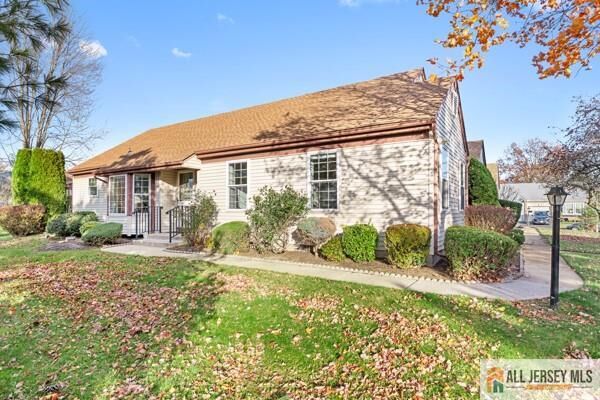 Property Photo:  18 Benjamin Franklin Drive C  NJ 08831 