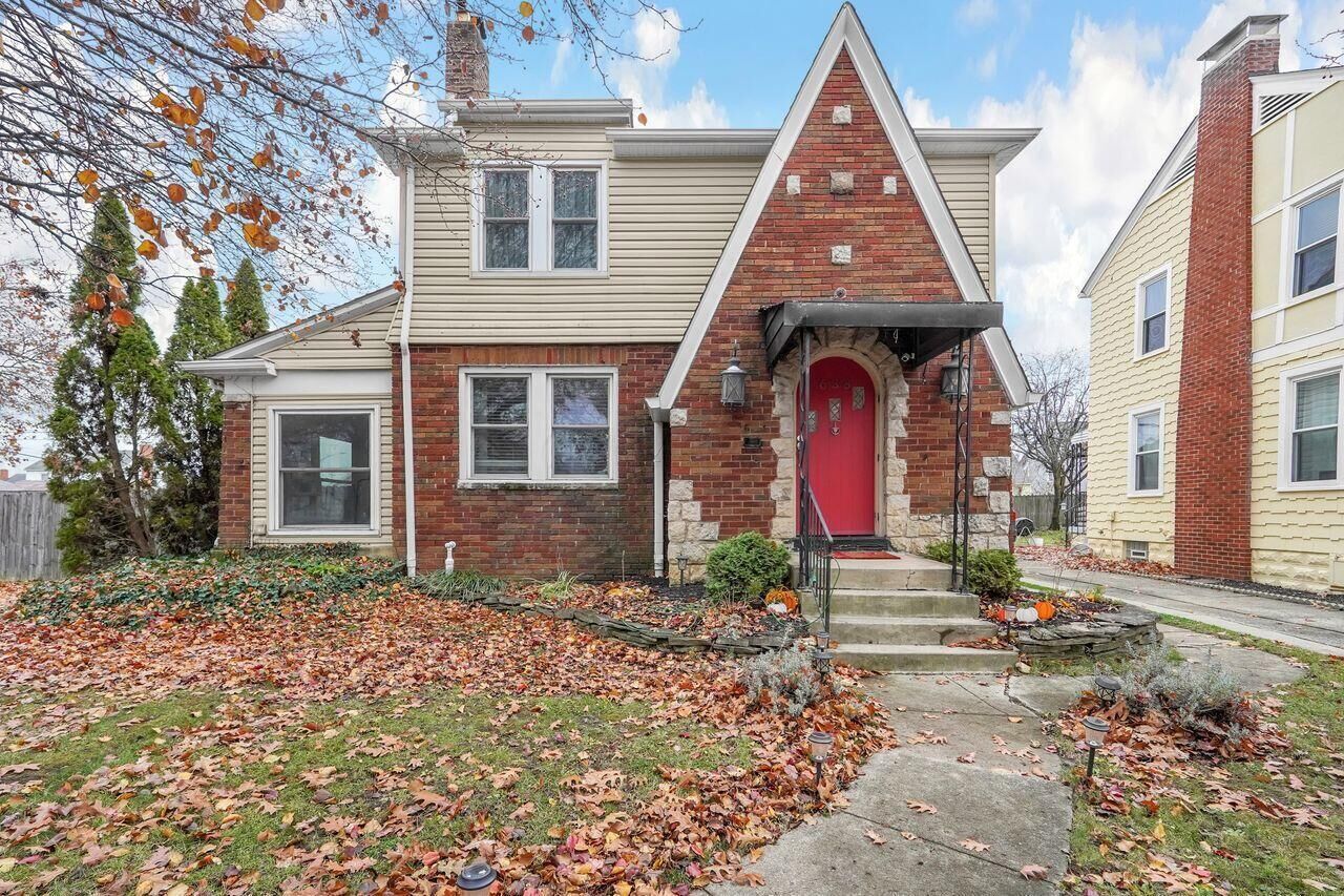 Property Photo: 638 Wiltshire Road OH 43204