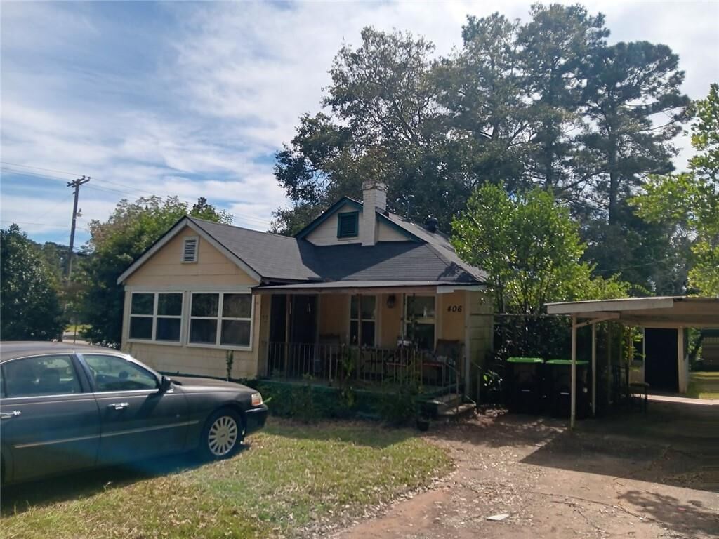Property Photo: 406 Brookwood Drive GA 30286