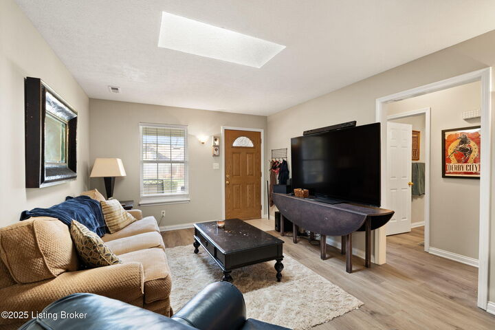 Property Photo: 609 Malcolm Ave KY 40223