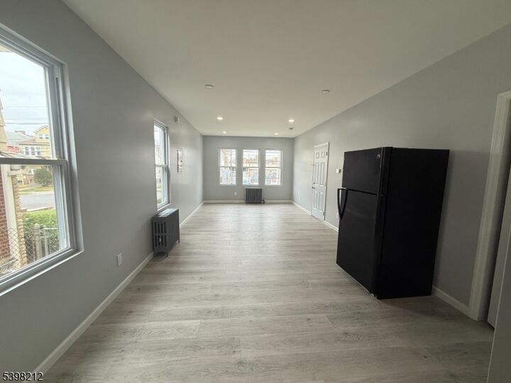 Property Photo:  918 Pennington St 1R  NJ 07202 