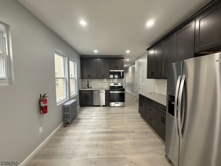 Property Photo:  918 Pennington St 2R  NJ 07202 