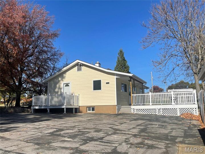 Property Photo:  13 E Meadow Lane  MO 63021 