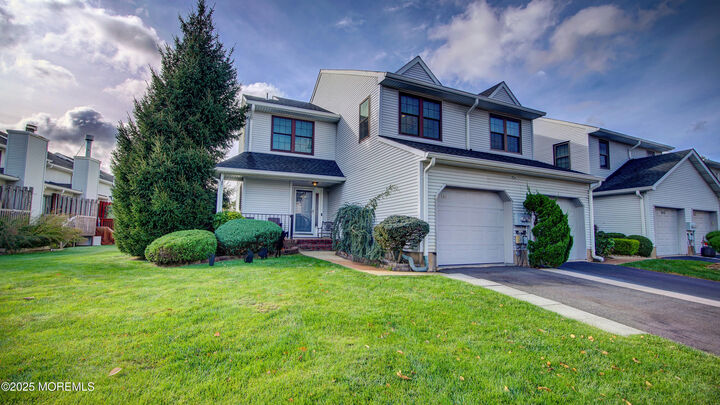 141 Chestnut Way 14-1  Manalapan NJ 07726 photo