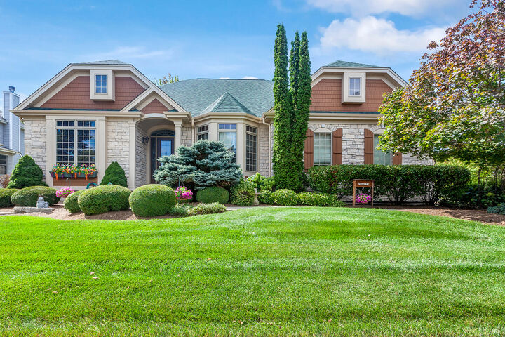 Property Photo:  1121 Lance Avenue  IL 60119 