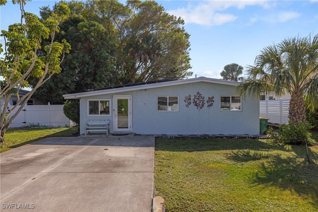 Property Photo: 736 92nd Avenue N FL 34108