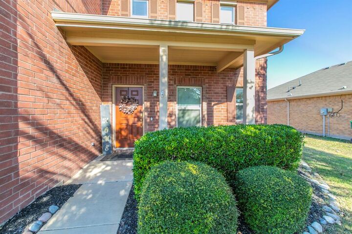 Property Photo: 1208 Foster Street TX 75104