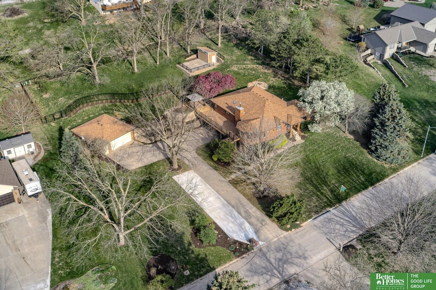 Property Photo: 9404 Valaretta Drive NE 68028