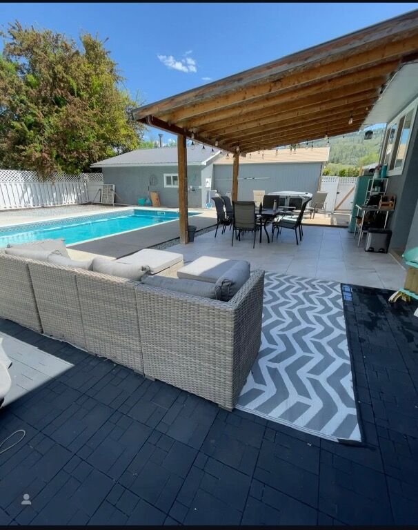 Property Photo: 225 Circle Drive BC V0H 1T9