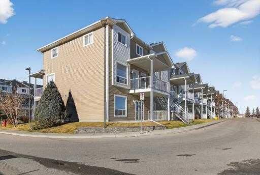 Property Photo:  120 Sunrise Terrace NE  AB T1V 0C2 