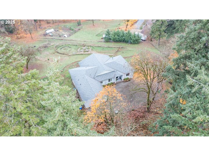 Property Photo: 3777 Meeko Ln SE OR 97392