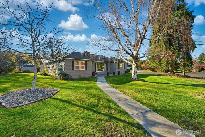 Property Photo: 804 S Columbia Street OR 97862