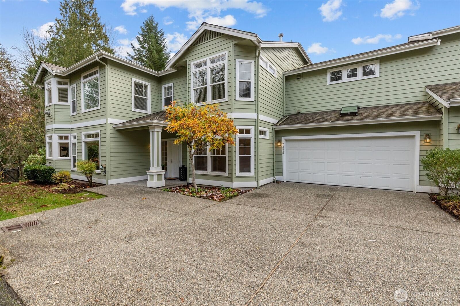 Property Photo:  22637 SE 44th Lane 1626  WA 98029 