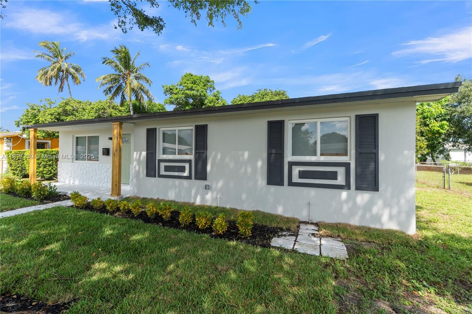 Property Photo: 2805 NW 210th Ter FL 33056