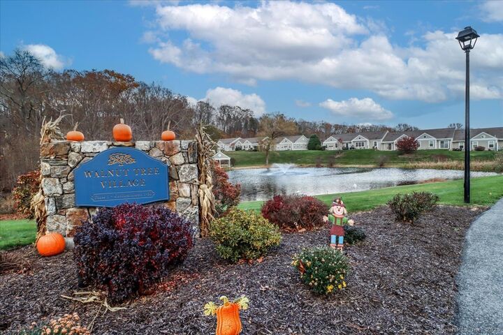 Property Photo:  25 St George Place  CT 06482 