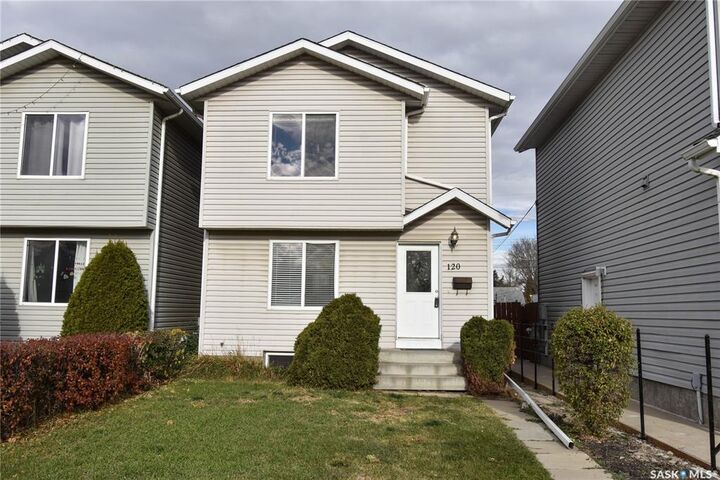 Property Photo: 120 115th Street W SK S7N 1W3
