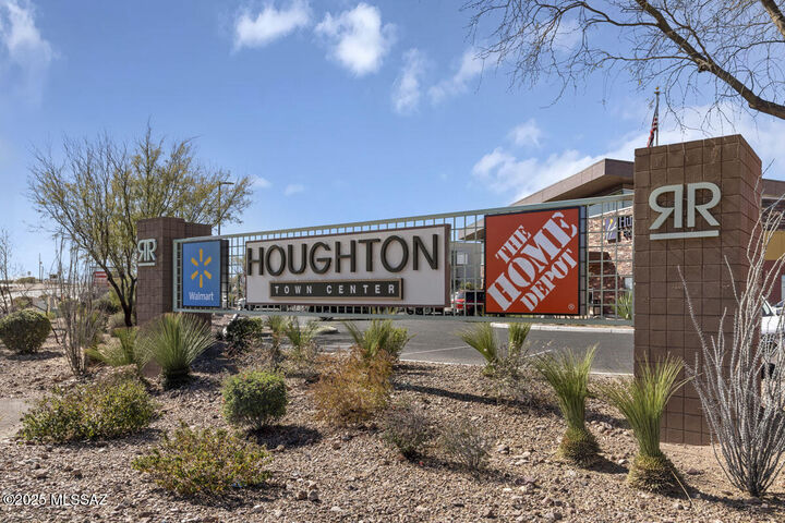 Property Photo: 7440 S Pyramid Ridge Drive AZ 85747