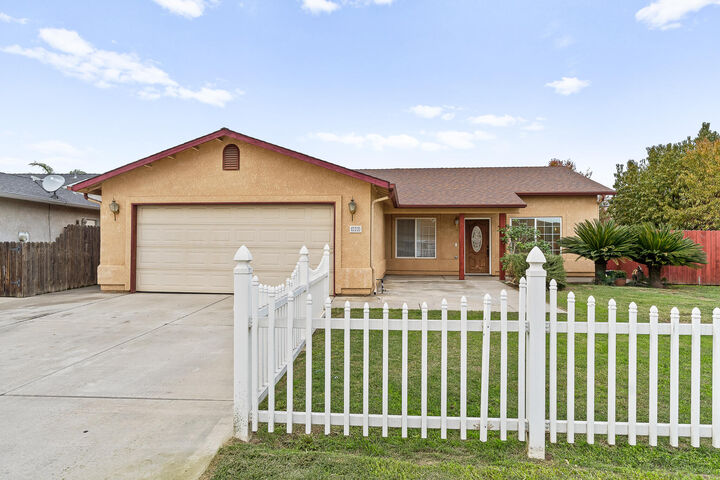 202 E Robin Avenue  Visalia CA 93291 photo