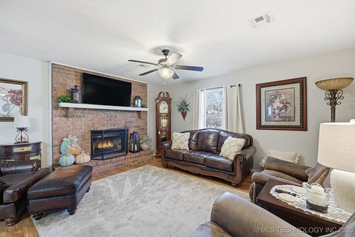 Property Photo:  41 E 148th Street S  OK 74033 