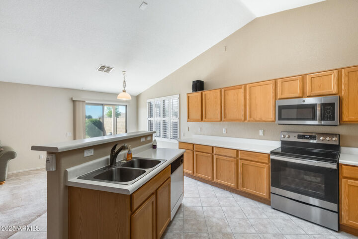 Property Photo:  642 S Thunderbird Drive  AZ 85120 