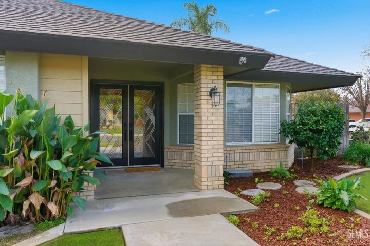 Property Photo: 14113 Wellington Court CA 93314