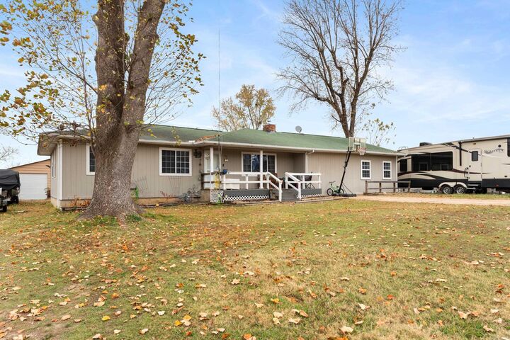 Property Photo:  408 E Sanford Street  AR 72635 