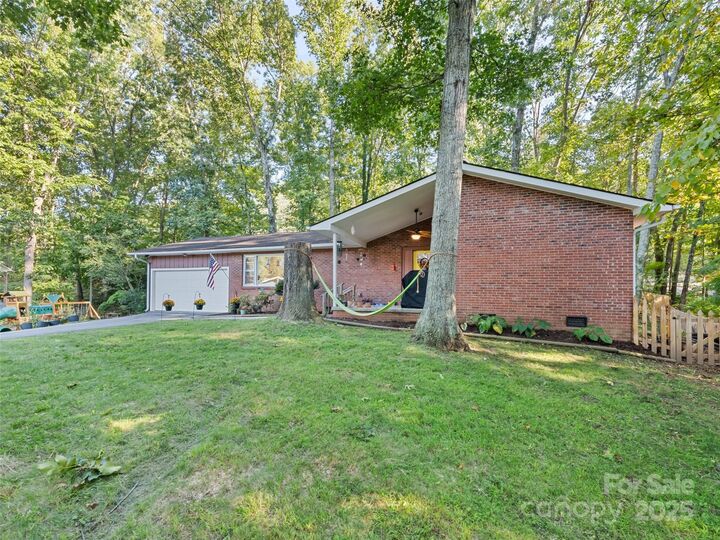 Property Photo:  120 Pleasant Hill Circle  NC 28786 