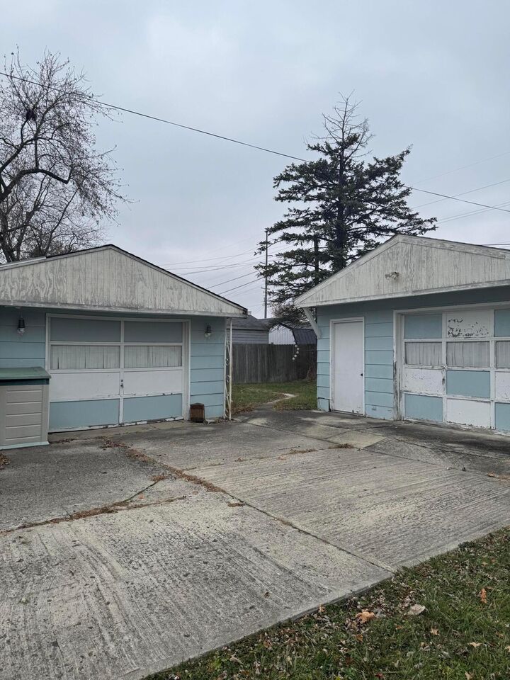 Property Photo:  570 W Lawn Drive  OH 43302 