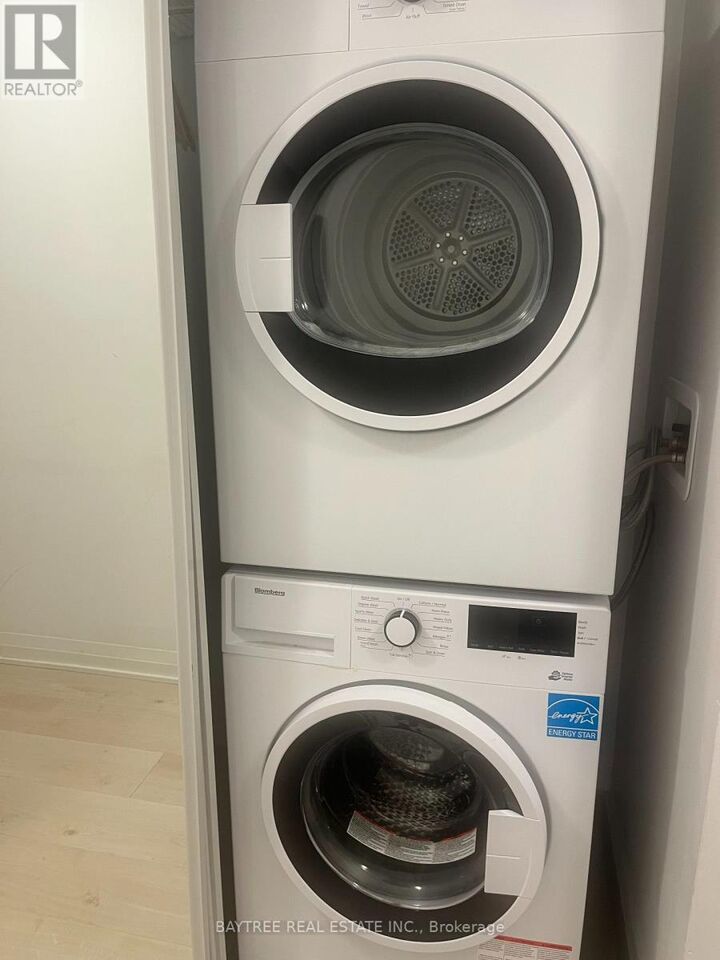 Property Photo:  99 Foxbar Road 1307  ON M4V 0B2 