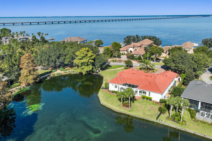 Property Photo: 459 Captains Circle FL 32541