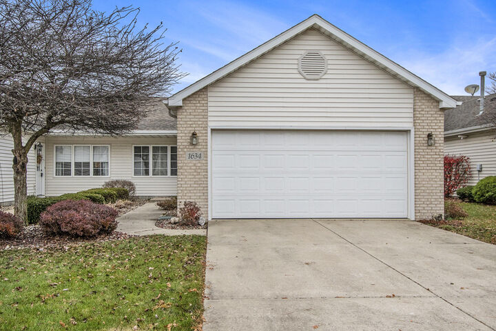 1634 Dogwood Drive  Crown Point IN 46307 photo