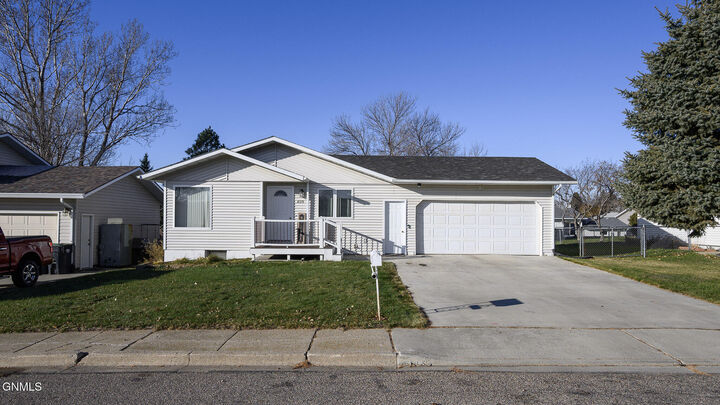 809 Johns Drive  Mandan ND 58554 photo