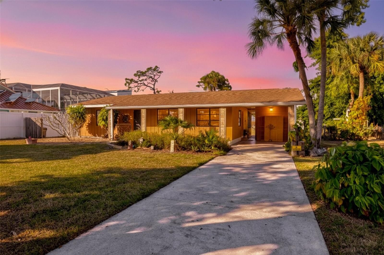 Property Photo: 148 Roberts Road FL 34275