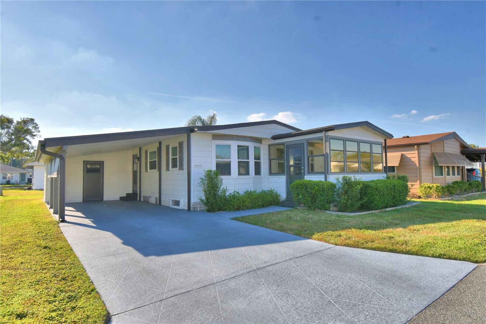 Property Photo: 4849 Goldenview Lane FL 33811