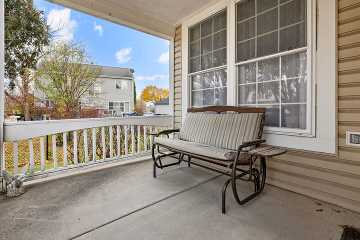Property Photo: 740 Fairview Lane IL 60177