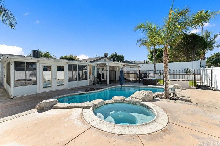 Property Photo:  927 Cottonwood Court  CA 92879 