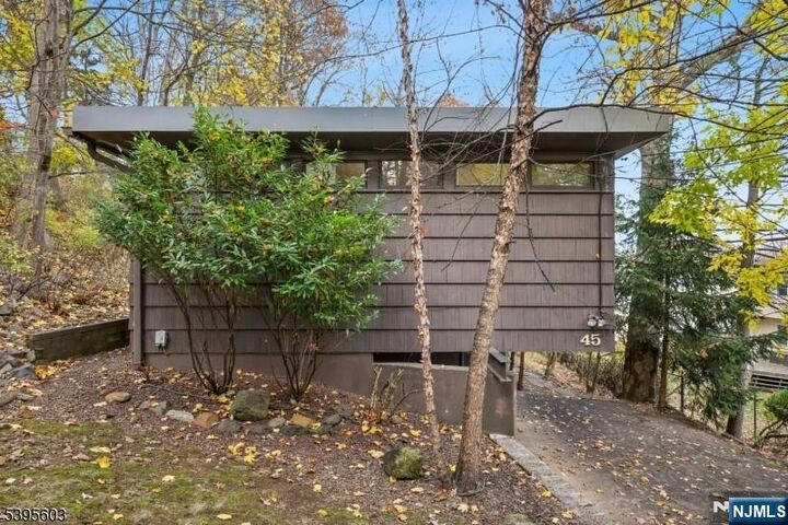 Property Photo:  45 Greenwood Avenue  NJ 07052 