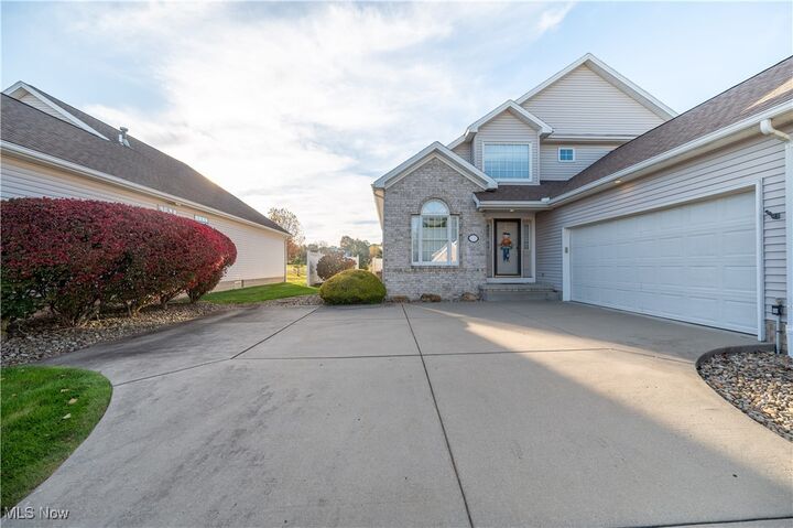 Property Photo: 8550 Ivy Hills Drive 15 OH 44514