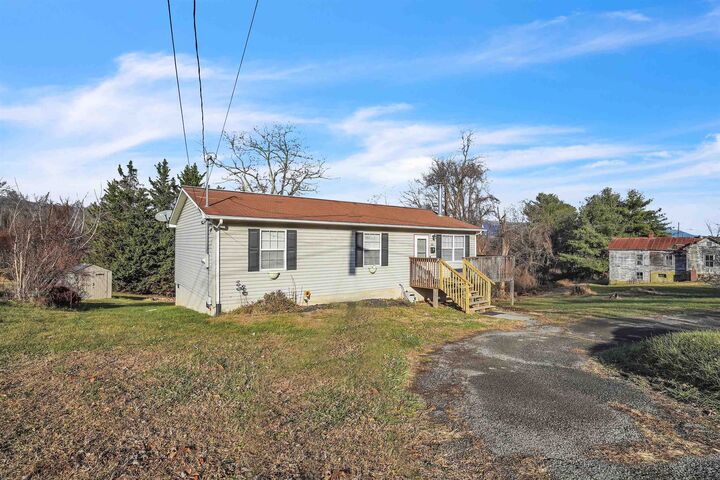 Property Photo:  614 Morris Avenue  VA 24134 