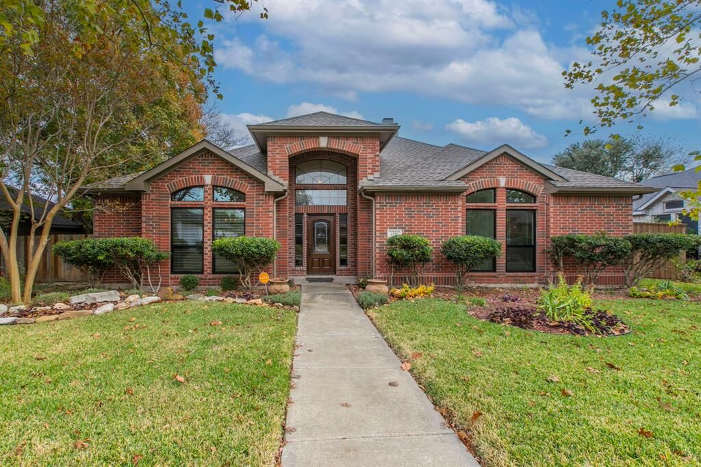 Property Photo: 1416 Holveck Drive TX 75104